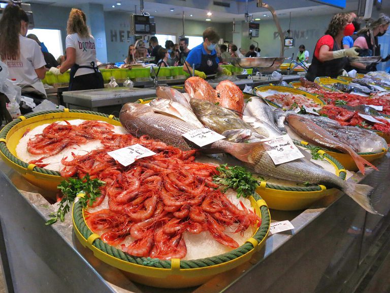 File:30 Llotja de Palamós, mercat del peix.jpg